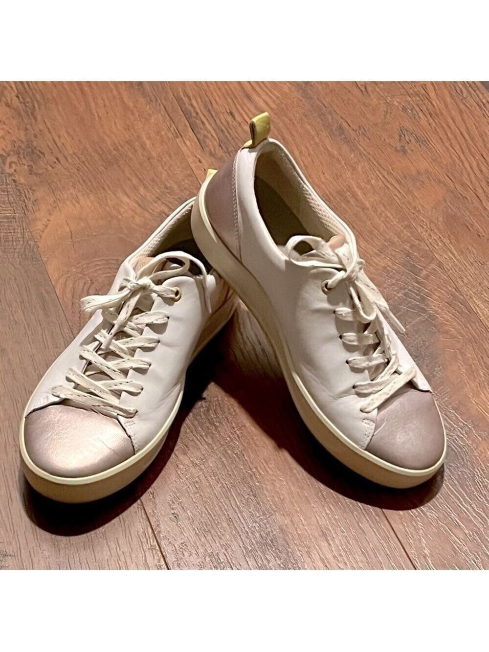 ECCO soft Hydromax White Leather Metallic Pink golf shoes. Size 8